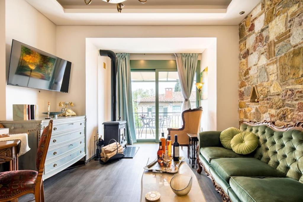 Queen'S Stone Legend, Royal Living By Acropolis Athens Exterior photo